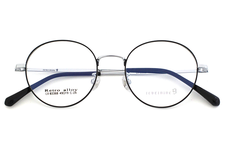 Marco de especificaciones de tendencia: negro y plateado