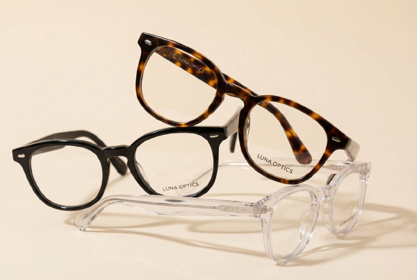 Where to Place Your Logo on Glasses Frames Dónde colocar su logotipo en las monturas de gafas