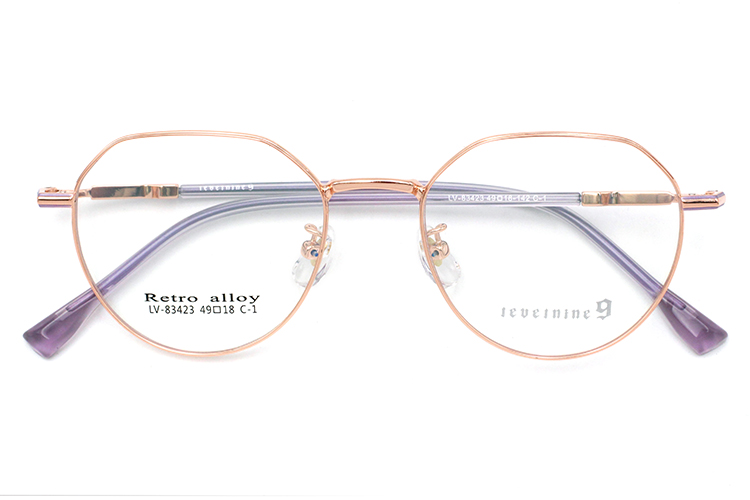 Últimas monturas de gafas para hombre: doradas