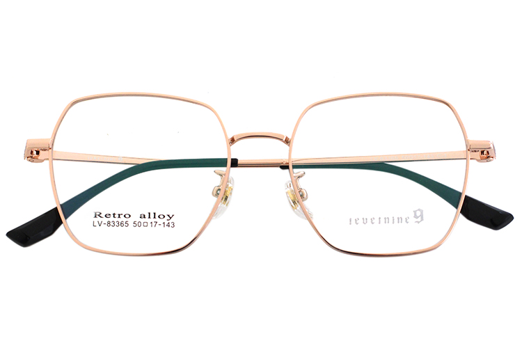 Monturas ópticas de tendencia: doradas