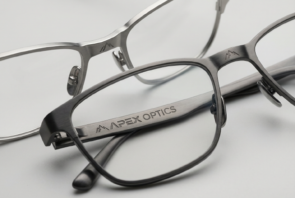 Laser Engraving – Best for Metal & Titanium Frames Grabado láser: ideal para marcos de metal y titanio