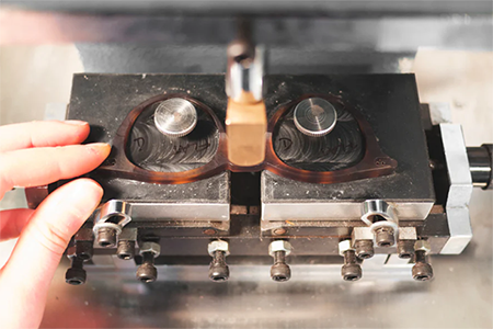 Fabricación de monturas de acetato