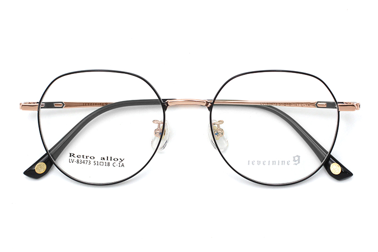 Marcos de gafas de calidad: negro y dorado.